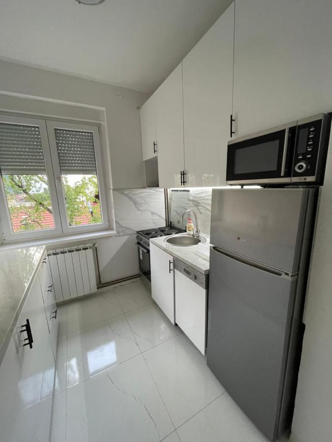 Modern & Cozy 2-Bedroom Vacation Home In Σαράγεβο Εξωτερικό φωτογραφία