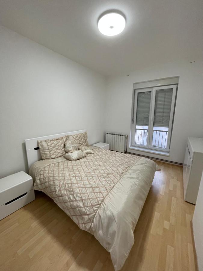 Modern & Cozy 2-Bedroom Vacation Home In Σαράγεβο Εξωτερικό φωτογραφία