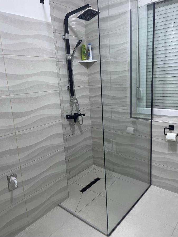 Modern & Cozy 2-Bedroom Vacation Home In Σαράγεβο Εξωτερικό φωτογραφία